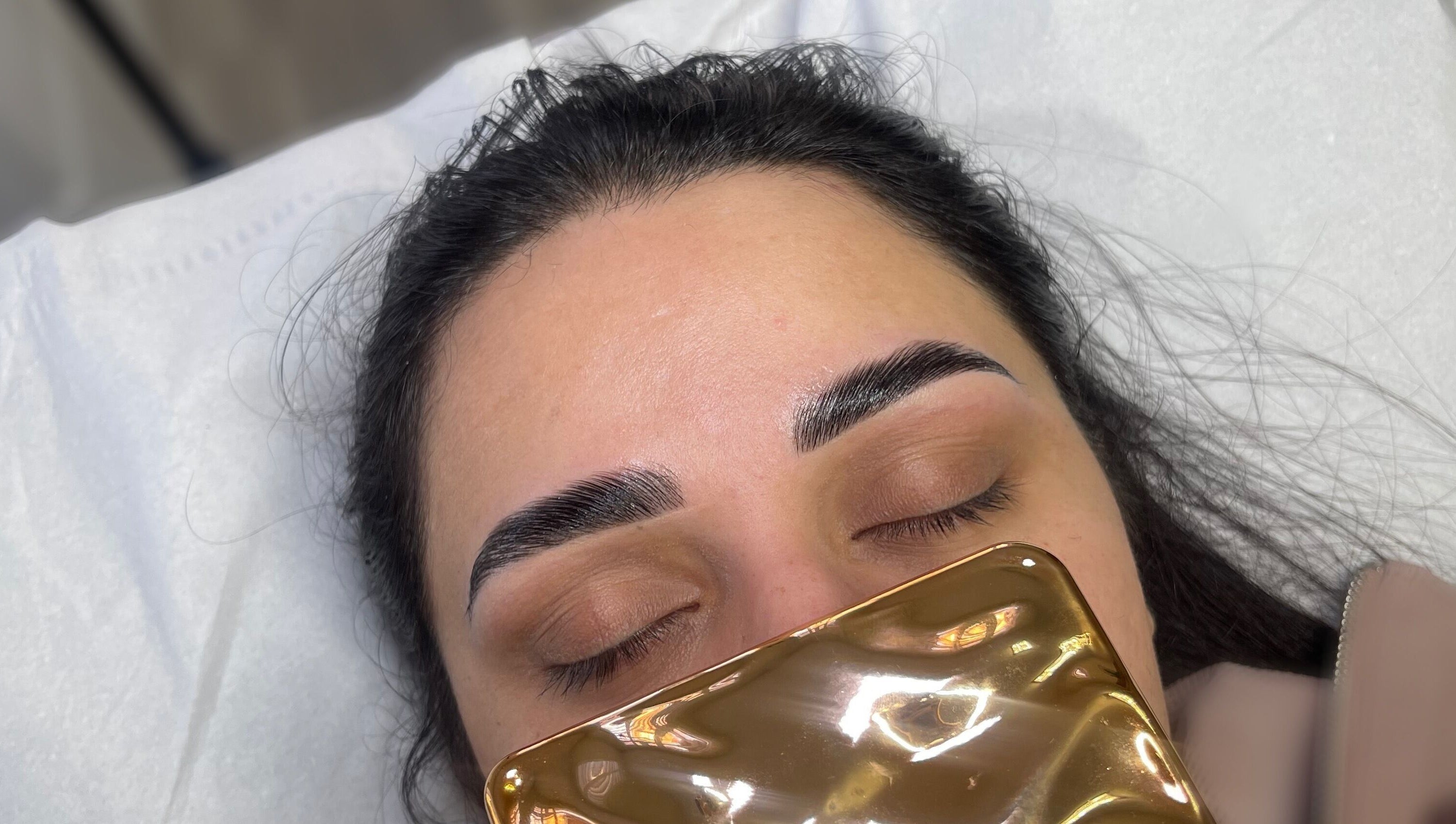 Perfectly shaped eyebrows at M.Y Belle, Glasgow, Scotland, GB showcasing expert beauty care.
