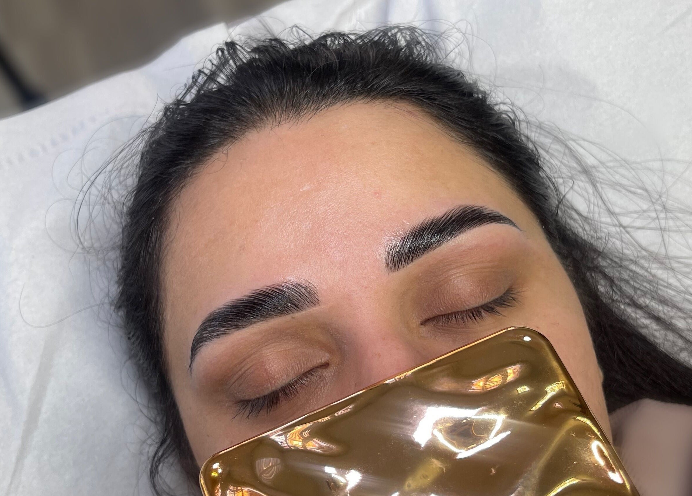 Perfectly shaped eyebrows at M.Y Belle, Glasgow, Scotland, GB showcasing expert beauty care.