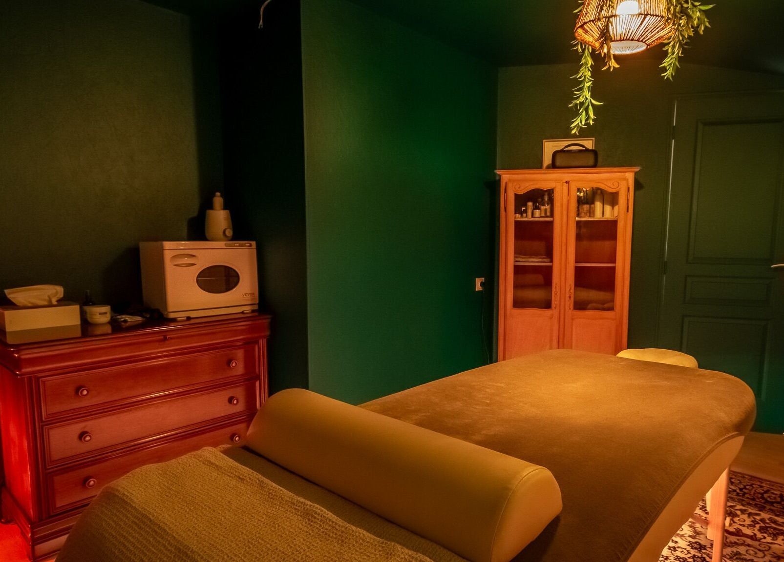 Salle de massage élégante à Les Mains De Matthieu, Bessoncourt, Bourgogne-franche-comté, FR.