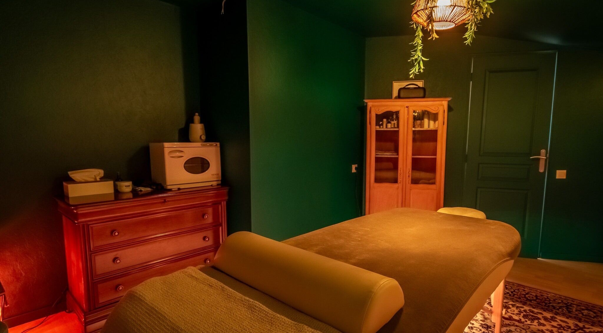 Salle de massage élégante à Les Mains De Matthieu, Bessoncourt, Bourgogne-franche-comté, FR.