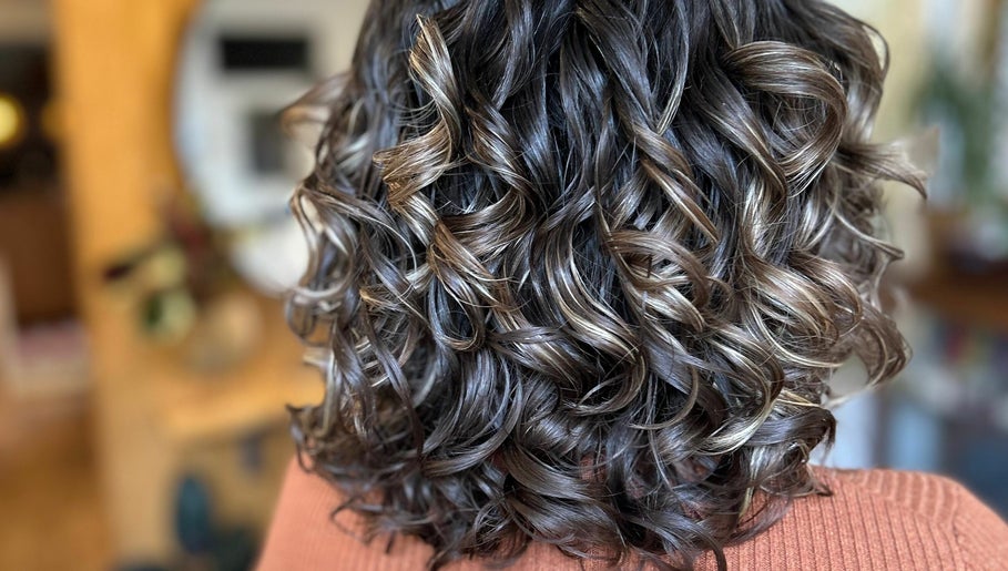The Curl Specialist Bournemouth - Mobile Curly Hairdresser – obraz 1