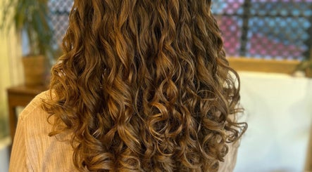The Curl Specialist Bournemouth - Mobile Curly Hairdresser – obraz 2