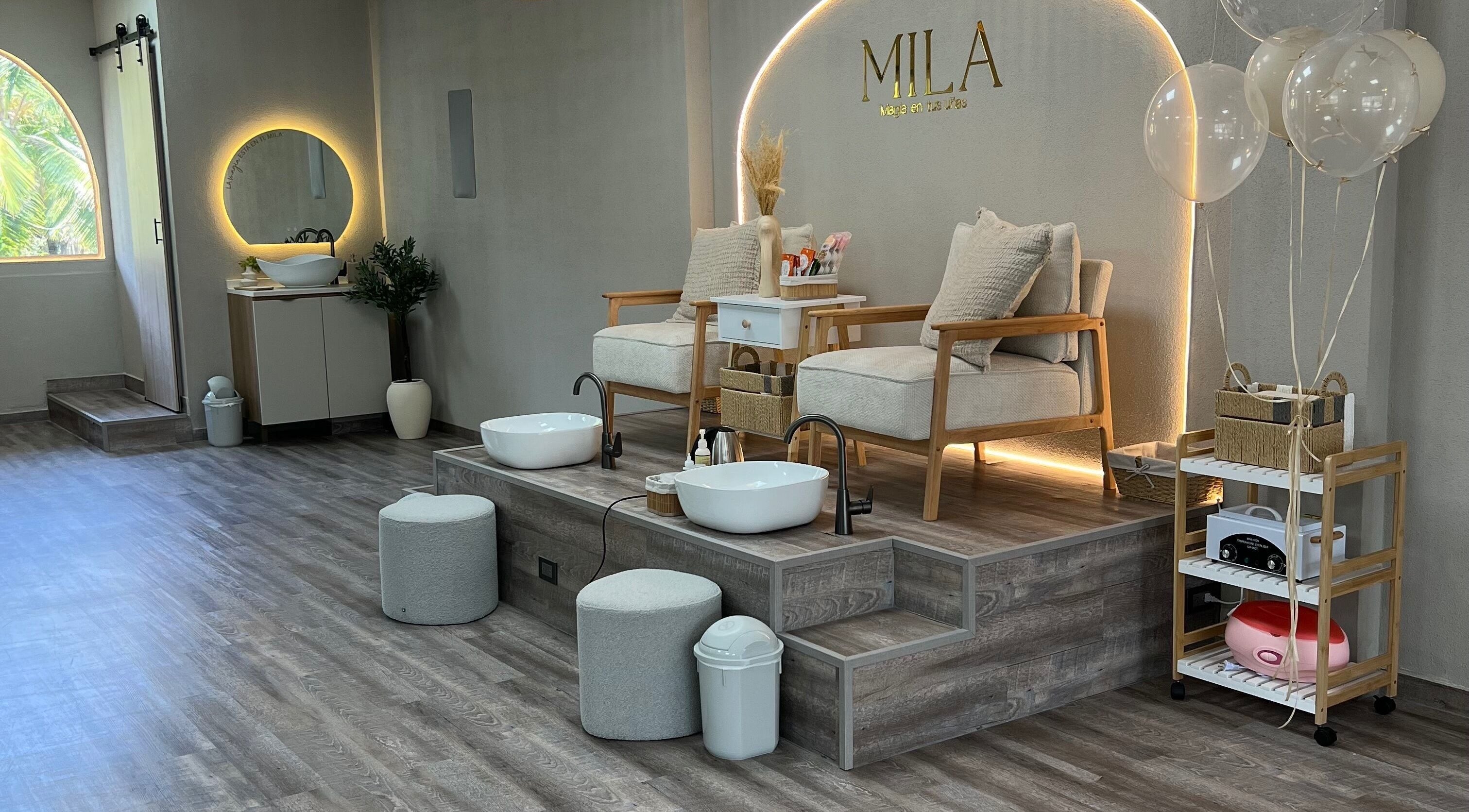 Zona de manicura de Mila Nail Art Costa Del Este en Panamá, Provincia De Panamá, PA con sillas cómodas.