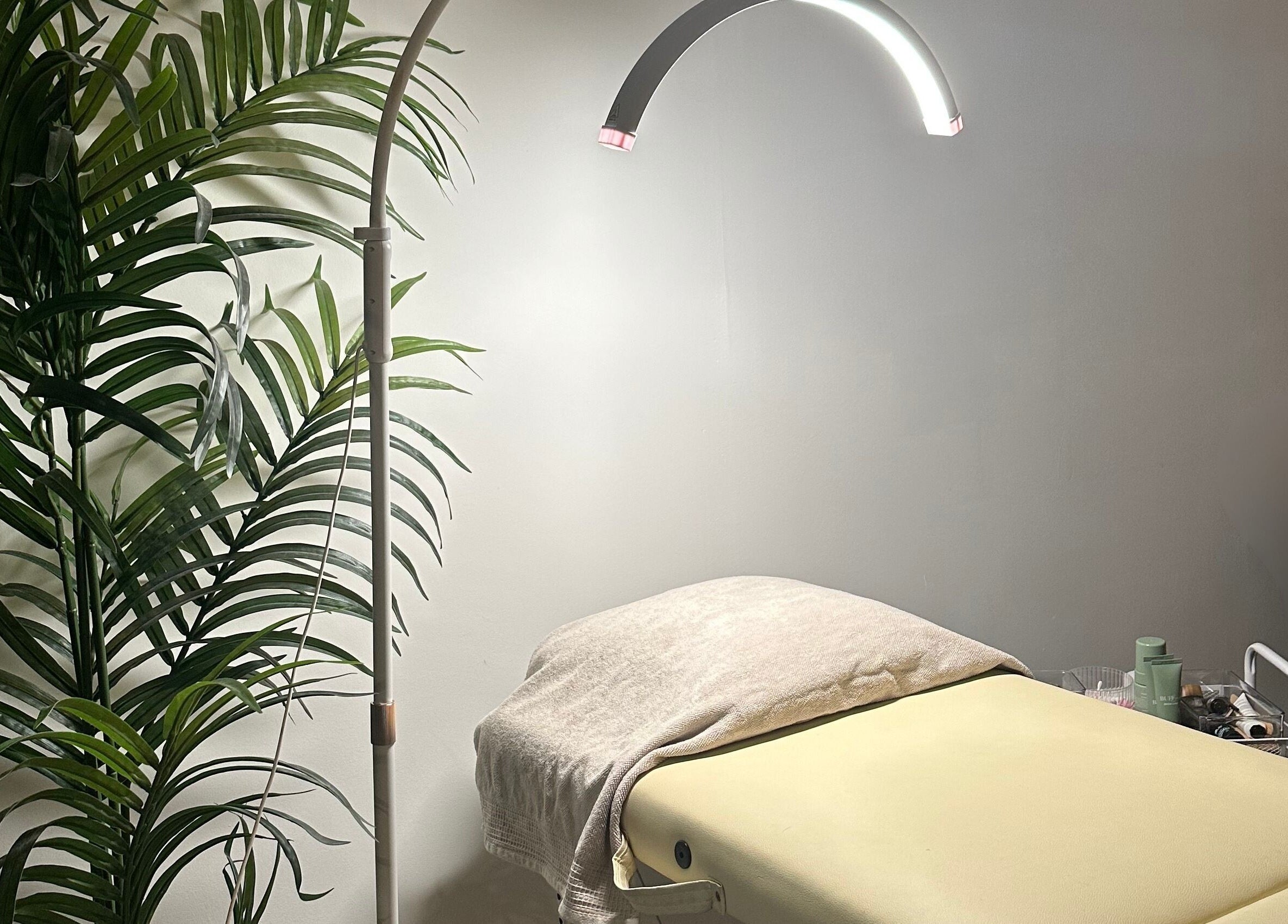 Relaxing spa bed at Coleysbrows, Locking Parklands, England, GB. Perfect for beauty and wellness experiences.