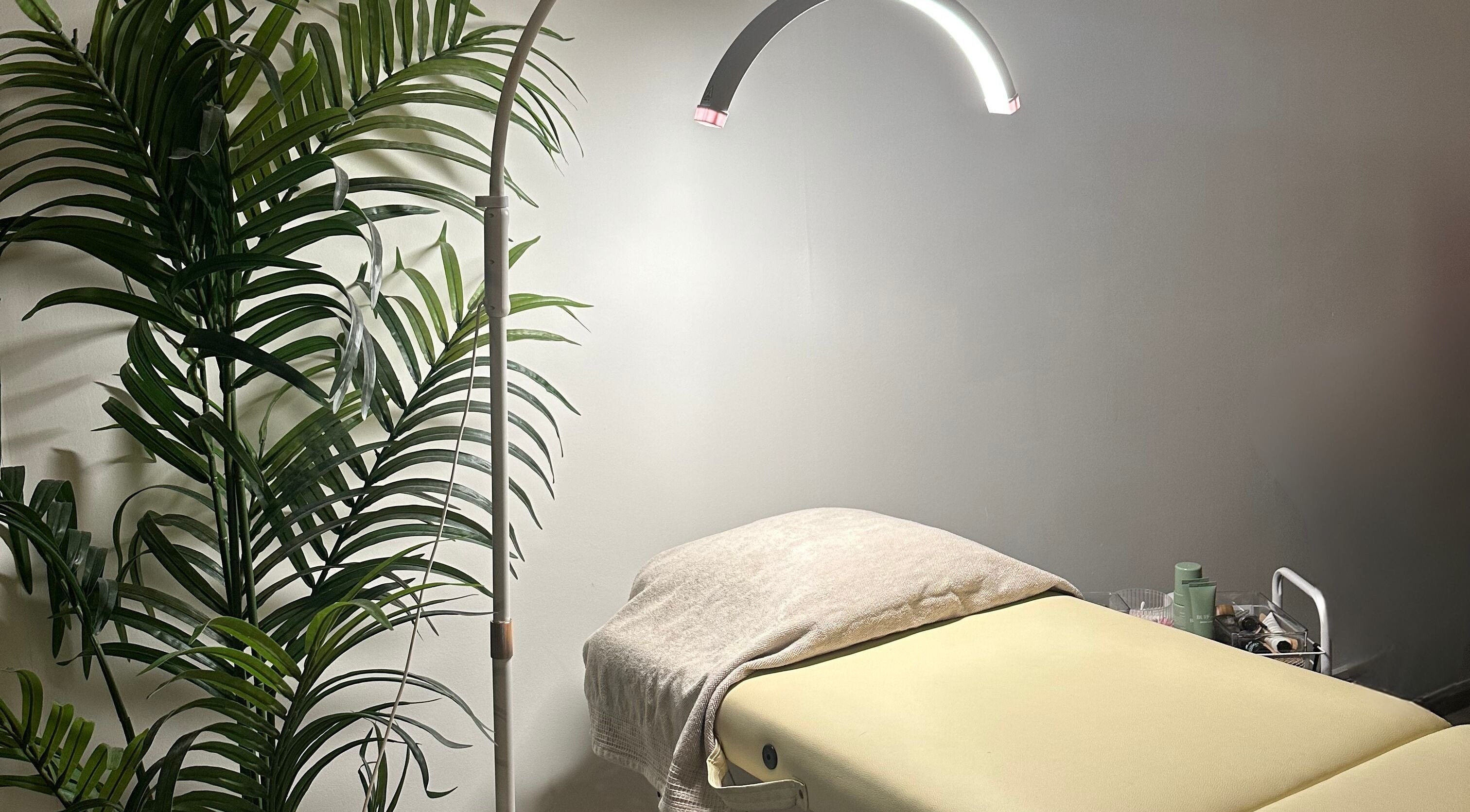 Relaxing spa bed at Coleysbrows, Locking Parklands, England, GB. Perfect for beauty and wellness experiences.