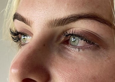 Close-up of expertly applied lashes at AR Lash Bar in Mermaid Waters, Queensland, AU.