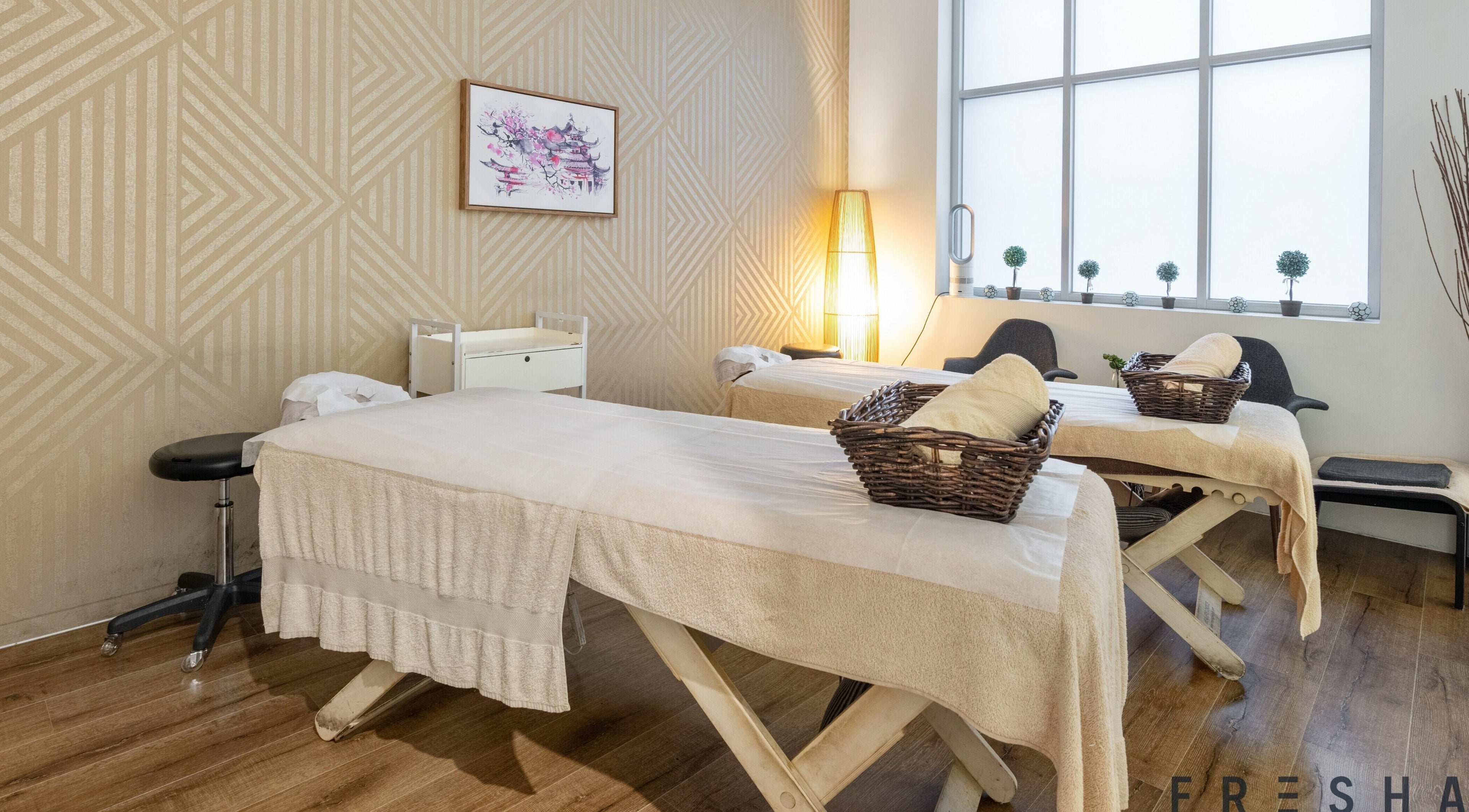 Calm massage room at Izumi Japanese Massage in Melbourne, VIC, AU, featuring two beds and a serene ambiance.