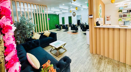 Ekam’s Hair & Beauty Studio зображення 3