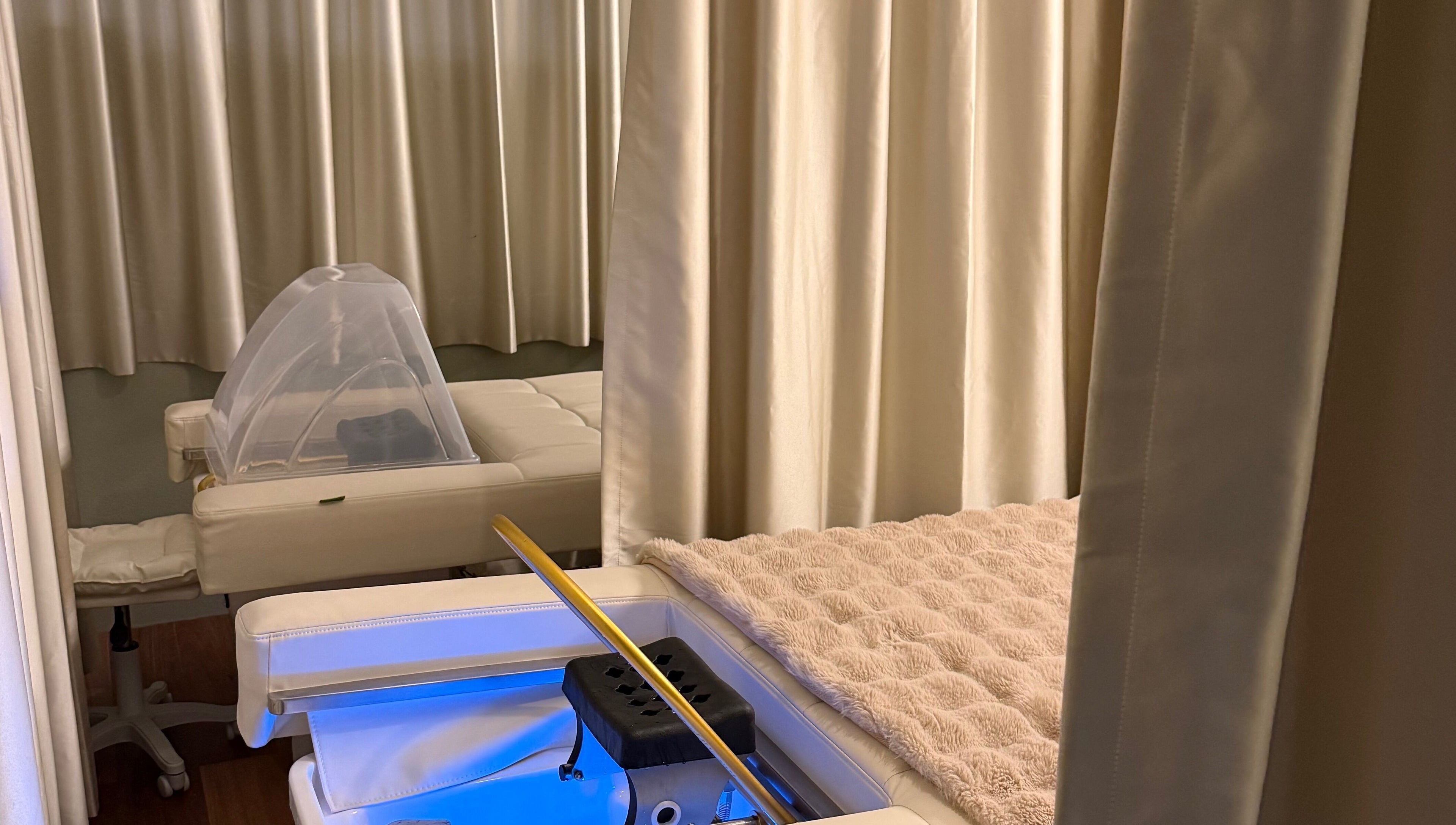 Relaxing spa room at Lift Your Soul Head Spa (Katherine), Katherine South, Northern Territory, AU with cozy massage beds.