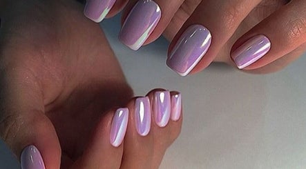 Effulgent Beauty | Nails | Waxing | Hydrafacial image 3