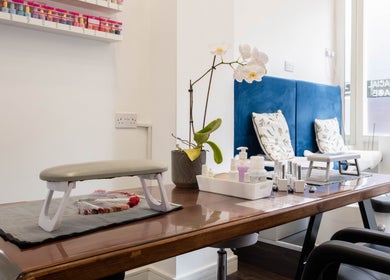 Effulgent Beauty's elegant nail station in London, United Kingdom, GB. Ideal for nails, waxing, and relaxation.