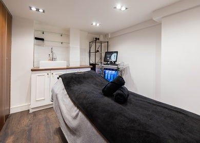 Effulgent Beauty's cozy treatment room in London, GB, offering nails, waxing, eyelash, massage, and hydrafacial.