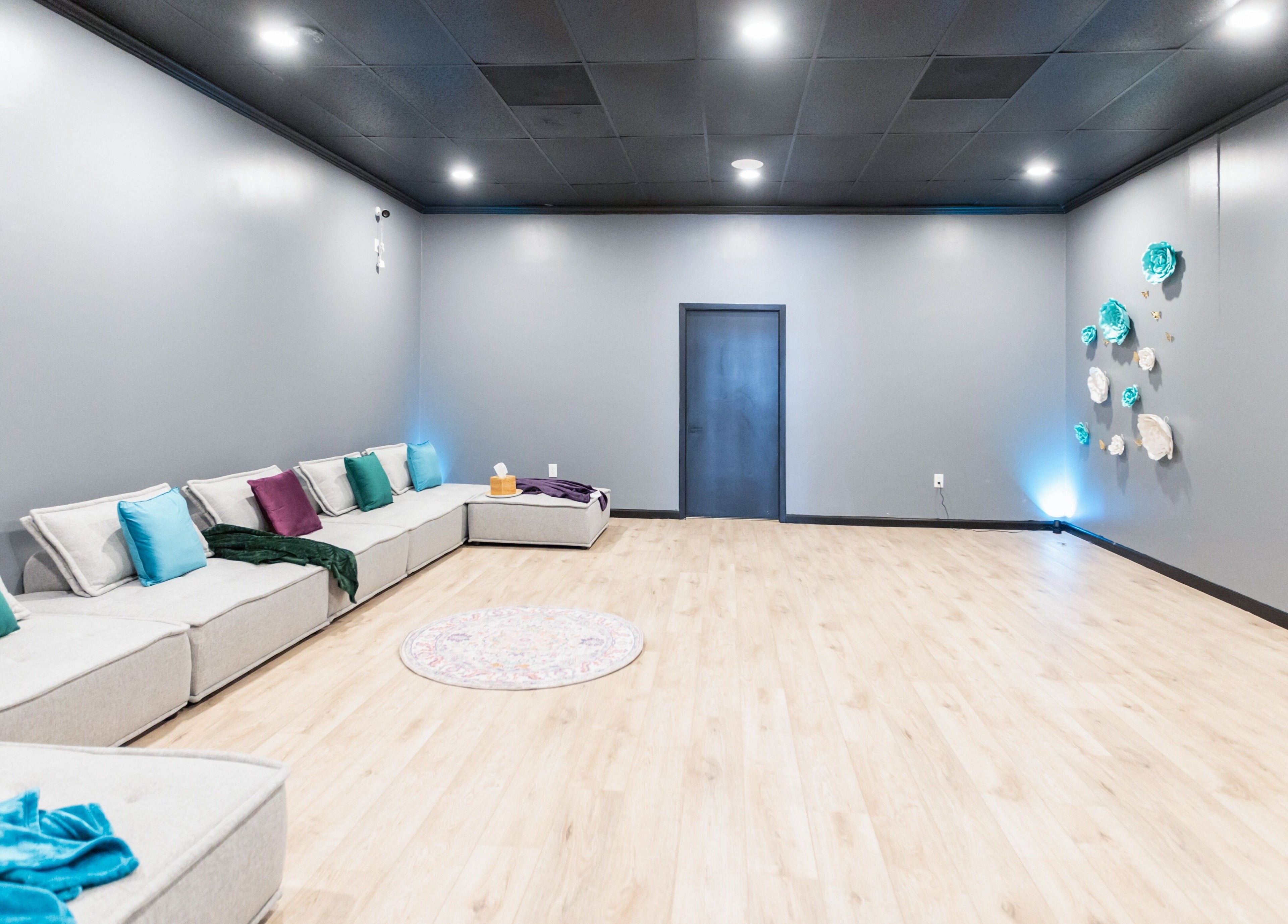 Calm lounge at Aura Holistic and Metaphysical Wellness in Spring, Texas, US; inviting cushions and decor.