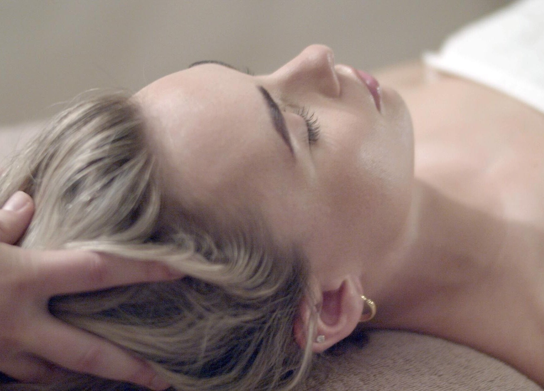 Relaxing head massage at Getaway Day Spa, Mt Tamborine, Queensland, AU. Experience tranquility and peace.