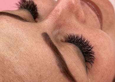 Close-up of eyelash extensions at iLash Artistry, Benoni, Gauteng, ZA showcasing natural look and precision.