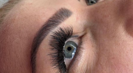 Close-up of lush eyelash extensions done at iLash Artistry, Benoni, Gauteng, ZA, showcasing expert lash craftsmanship.