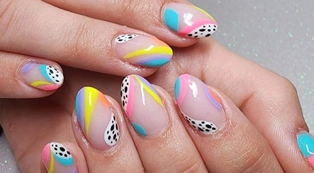 Colorful nail art design at Mooi Getooi, Douglas, Northern Cape, ZA, showcasing vibrant patterns.