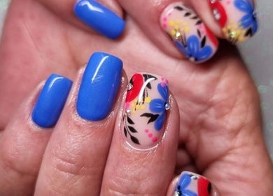 Vibrant blue and floral nail art at Mooi Getooi, Douglas, Northern Cape, ZA for stylish beauty treatments.