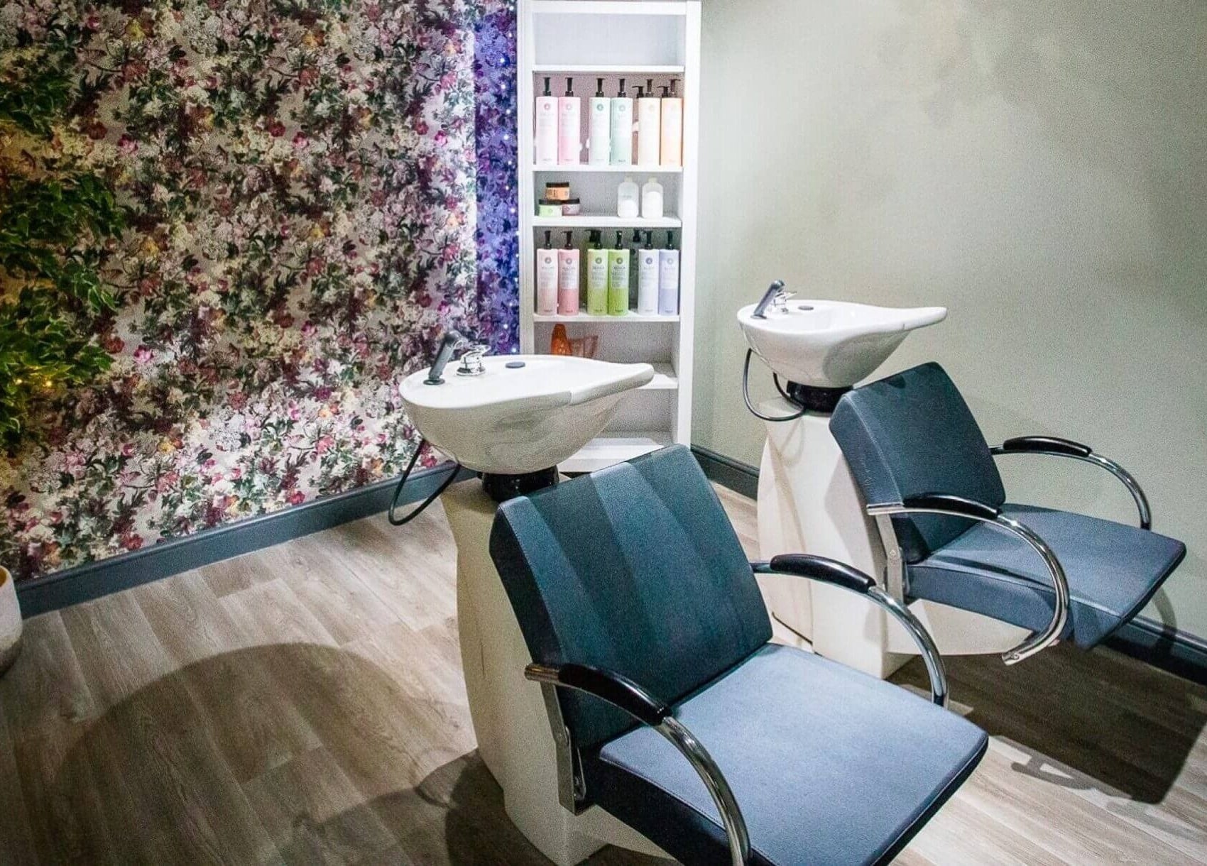 Shampoo stations with floral decor at The Salon, Tamworth, England, GB. Relax in a calming beauty setting.