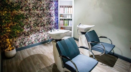 The Salon image 2