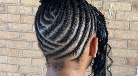 Royal Beauty and Braids LLC imagem 2