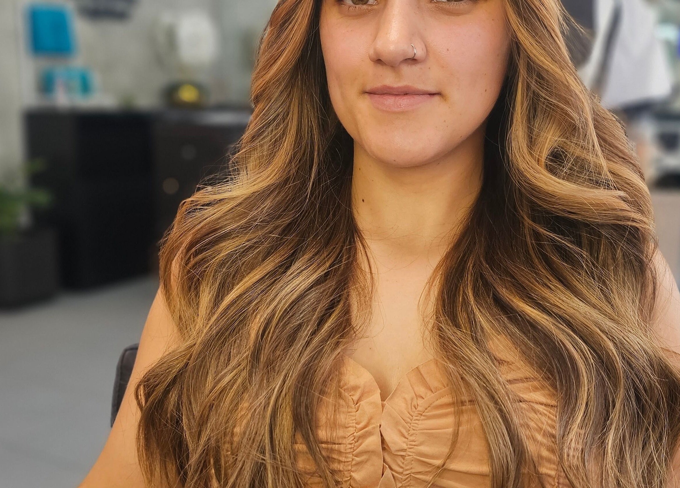 Cliente com cabelo estilizado no salão Brauliun, Viseu, Viseu, PT.
