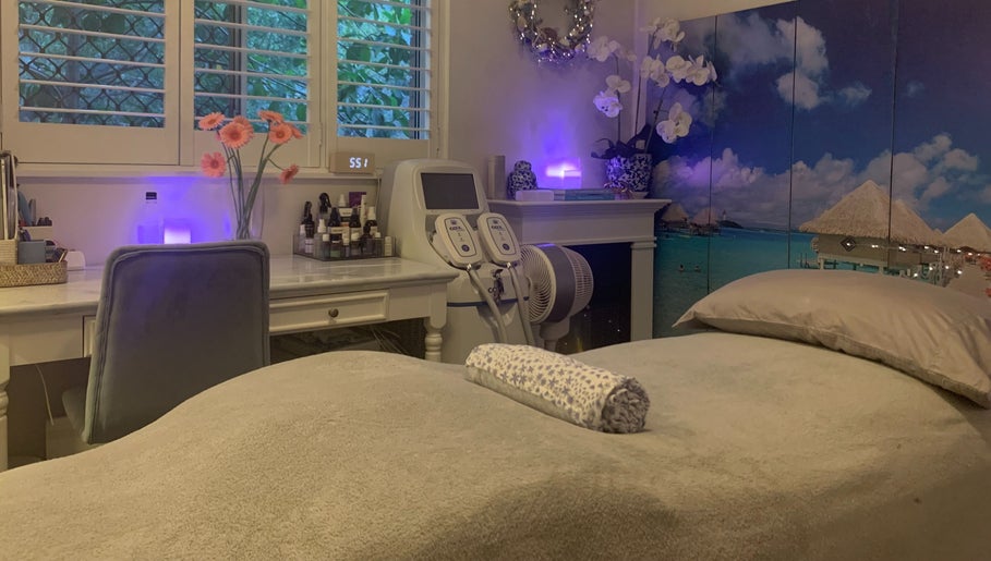 Hamptons Body Lounge image 1