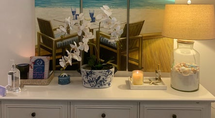 Hamptons Body Lounge image 3