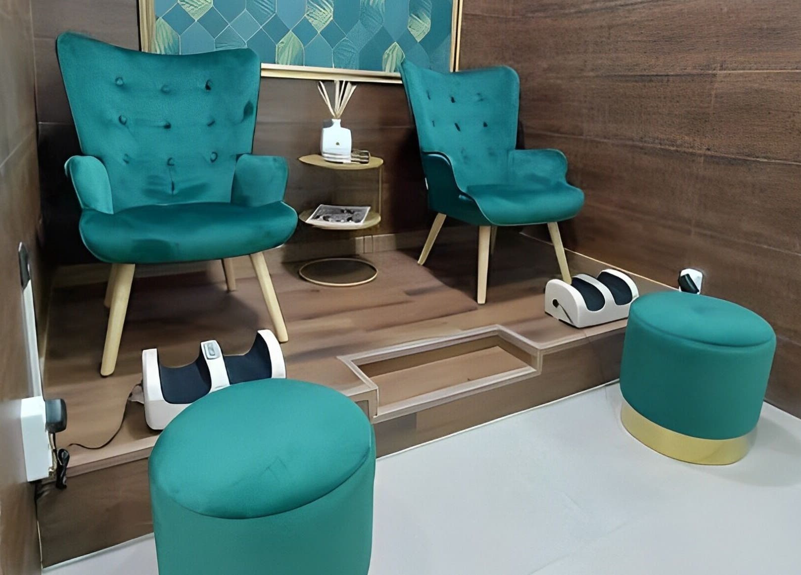 Espaço de relaxamento no Lamas Beauty Bar em Moscavide, Lisboa, PT, com cadeiras confortáveis e ambiente sereno.