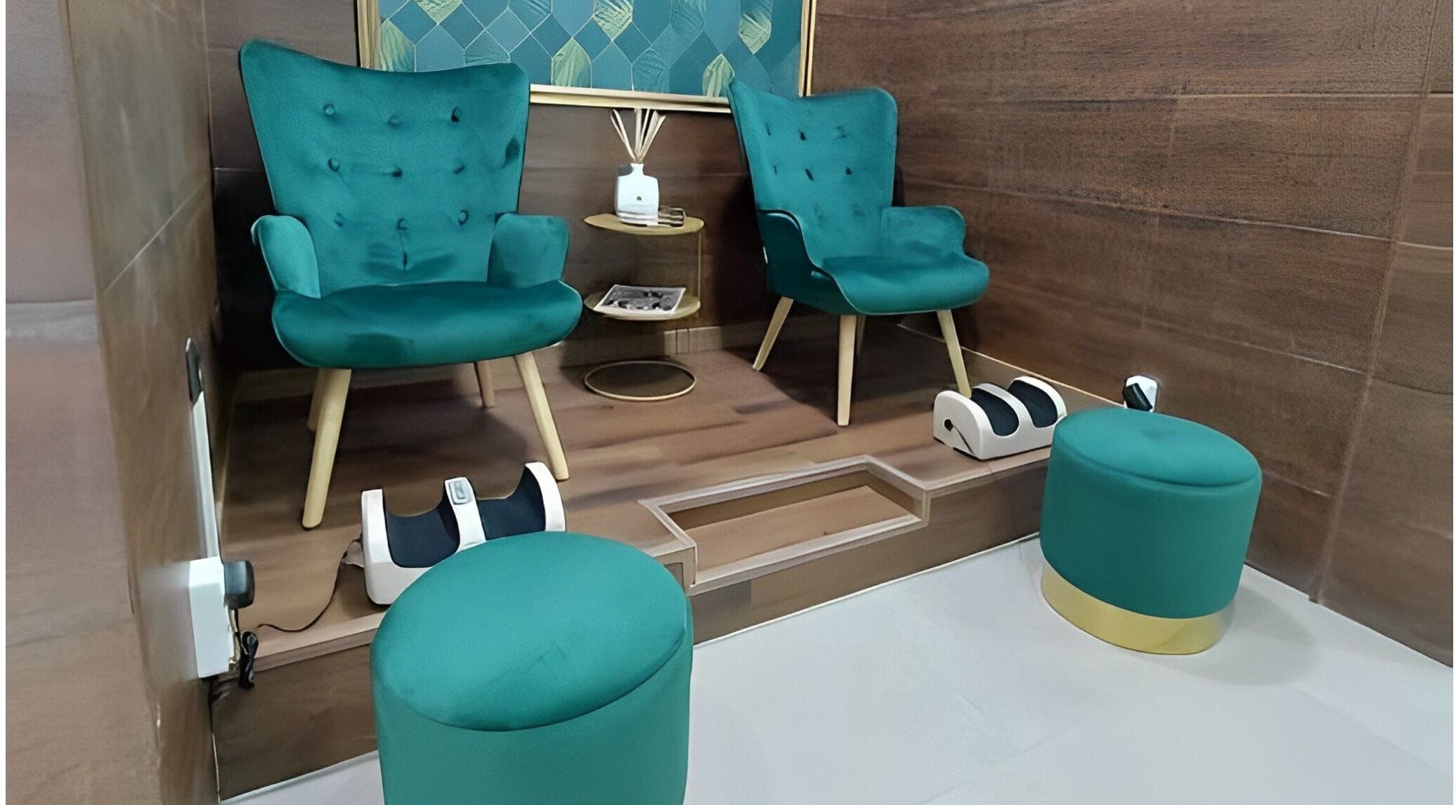 Espaço de relaxamento no Lamas Beauty Bar em Moscavide, Lisboa, PT, com cadeiras confortáveis e ambiente sereno.