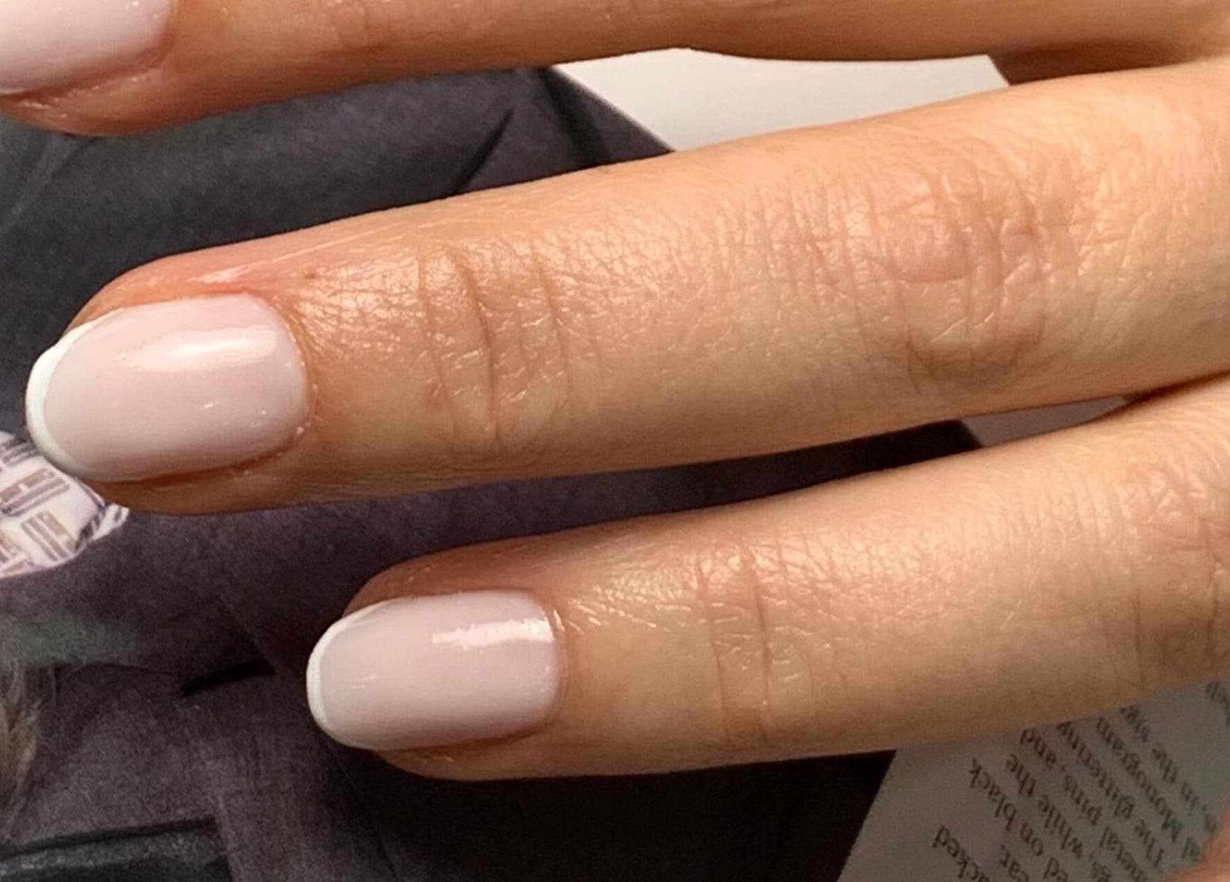 Unhas francesas bem feitas no Lamas Beauty Bar, Moscavide, Lisboa, PT. Estilo sofisticado e cuidado impecável.