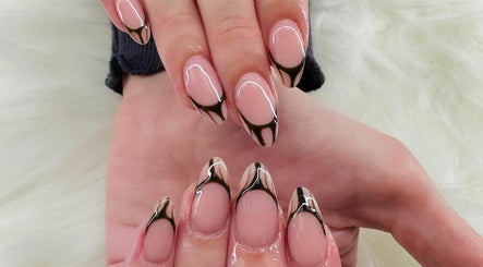 Lily Beauty Nails & Brows kép 2