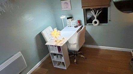 Hình ảnh 3 của Locks and Lashes