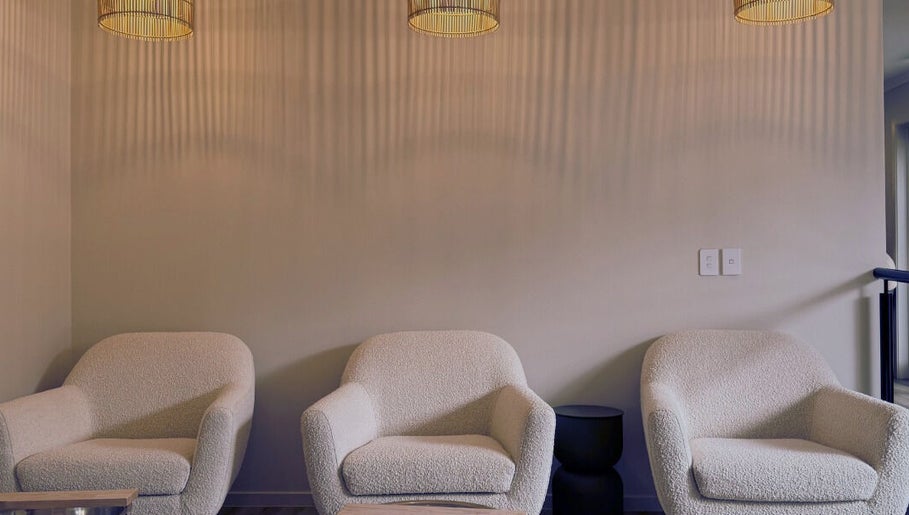 Salus Foot and Ankle - Pedicures&Manicures, bilde 1