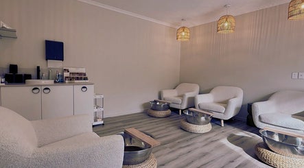 Salus Foot and Ankle - Pedicures&Manicures, bilde 2