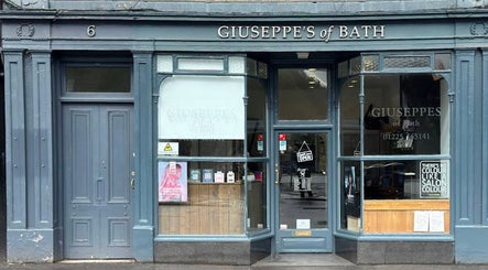 Front view of Giuseppe’s of Bath, a beauty venue located in Bath, England, GB with elegant window displays.