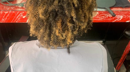 Fed's Hair Nails Beauty Salon