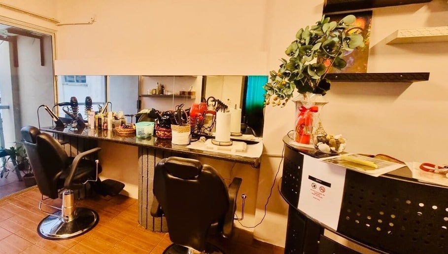 Gambar Fed's Hair Nails Beauty Spa 1