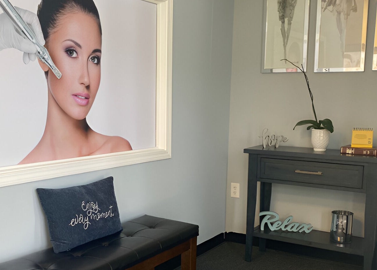 Modern waiting area at Gorgeous Ever Center, Roswell, Georgia, US with elegant decor and soothing ambiance.