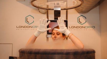 Experience soothing cryotherapy at LondonCryo Belgravia, London, England. Enhancing wellness in a modern setting.