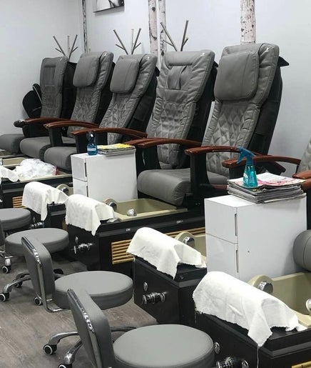 Regal Nails Salon & Spa image 2