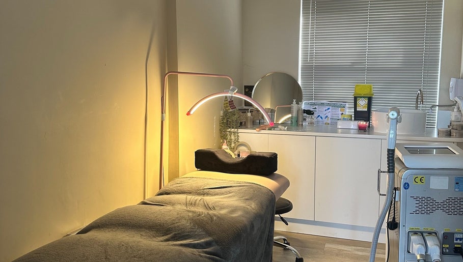 LashesByMano (located in Valentina) imagem 1