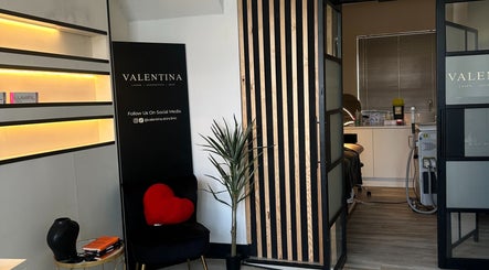 LashesByMano (located in Valentina) imagem 3