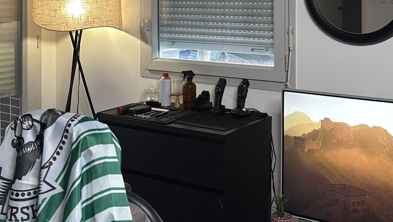 Coin coiffure moderne chez Maskow Barber, Toulouse, Occitanie, FR.