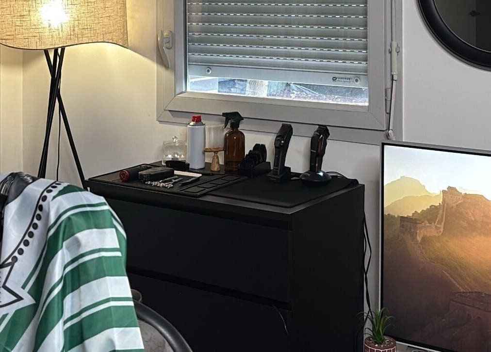 Coin coiffure moderne chez Maskow Barber, Toulouse, Occitanie, FR.