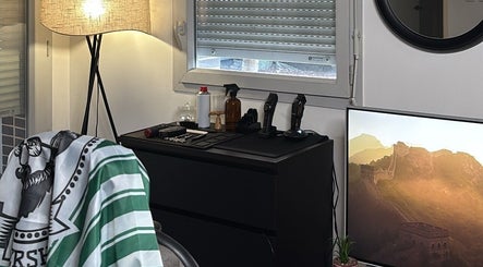 Coin coiffure moderne chez Maskow Barber, Toulouse, Occitanie, FR.