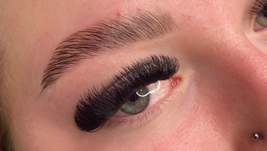 Brows and Beauty by Emma image 1