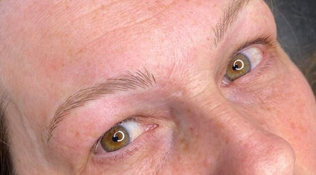 Brows and Beauty by Emma image 2