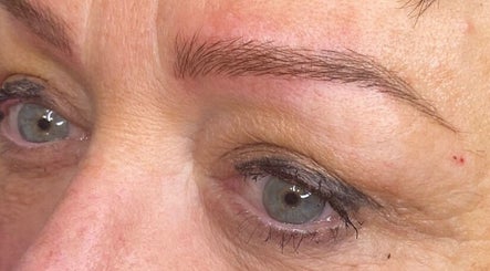 Brows and Beauty by Emma image 3