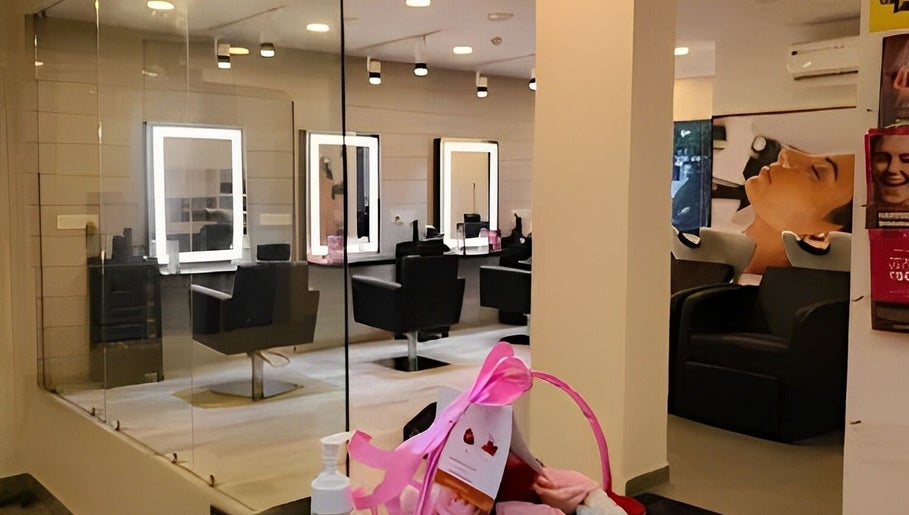 Lakme Salon Thakurpukur, bilde 1